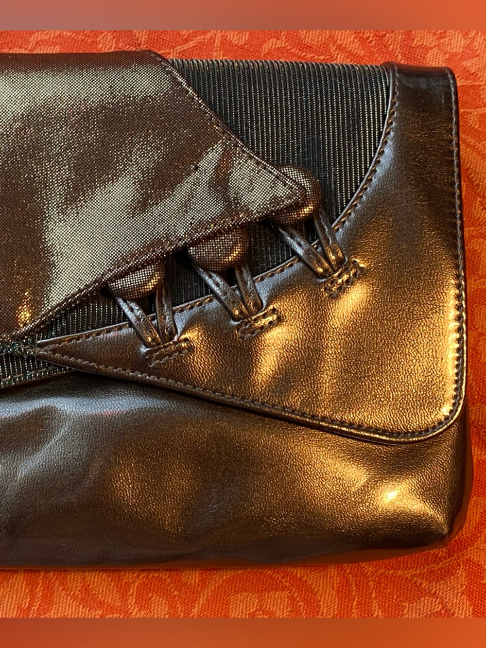 NWT in dust bag Irregular Choice Flick Flack clutch bag,metallic khaki gold - Picture 3 of 16